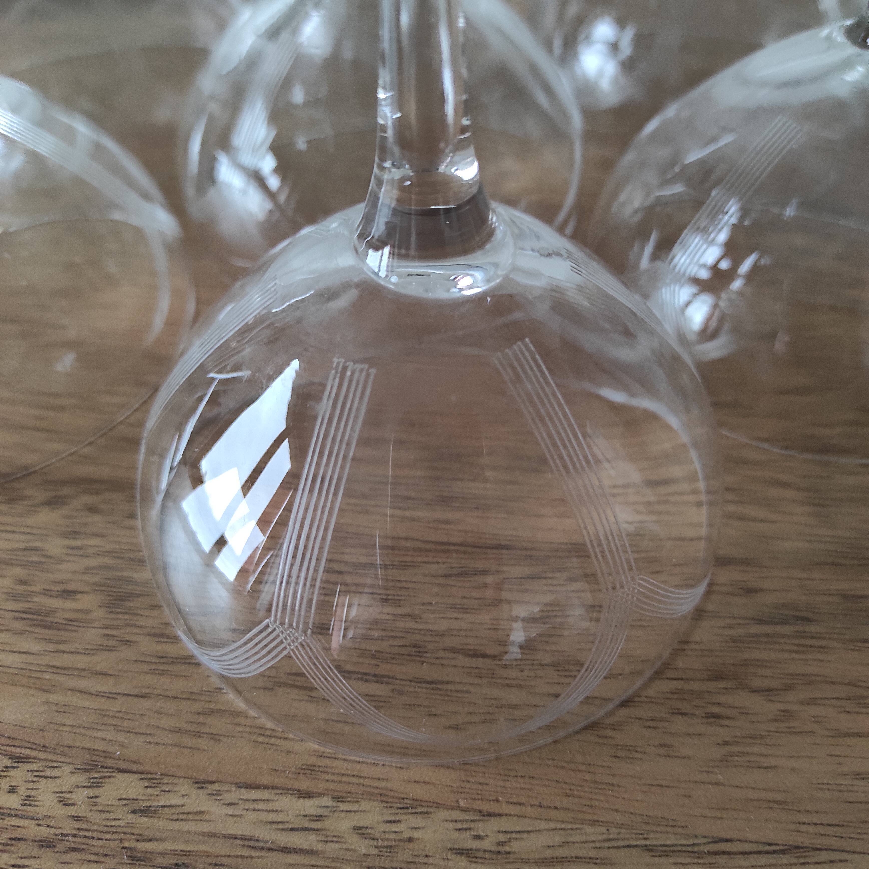 Glass glasses and decanters