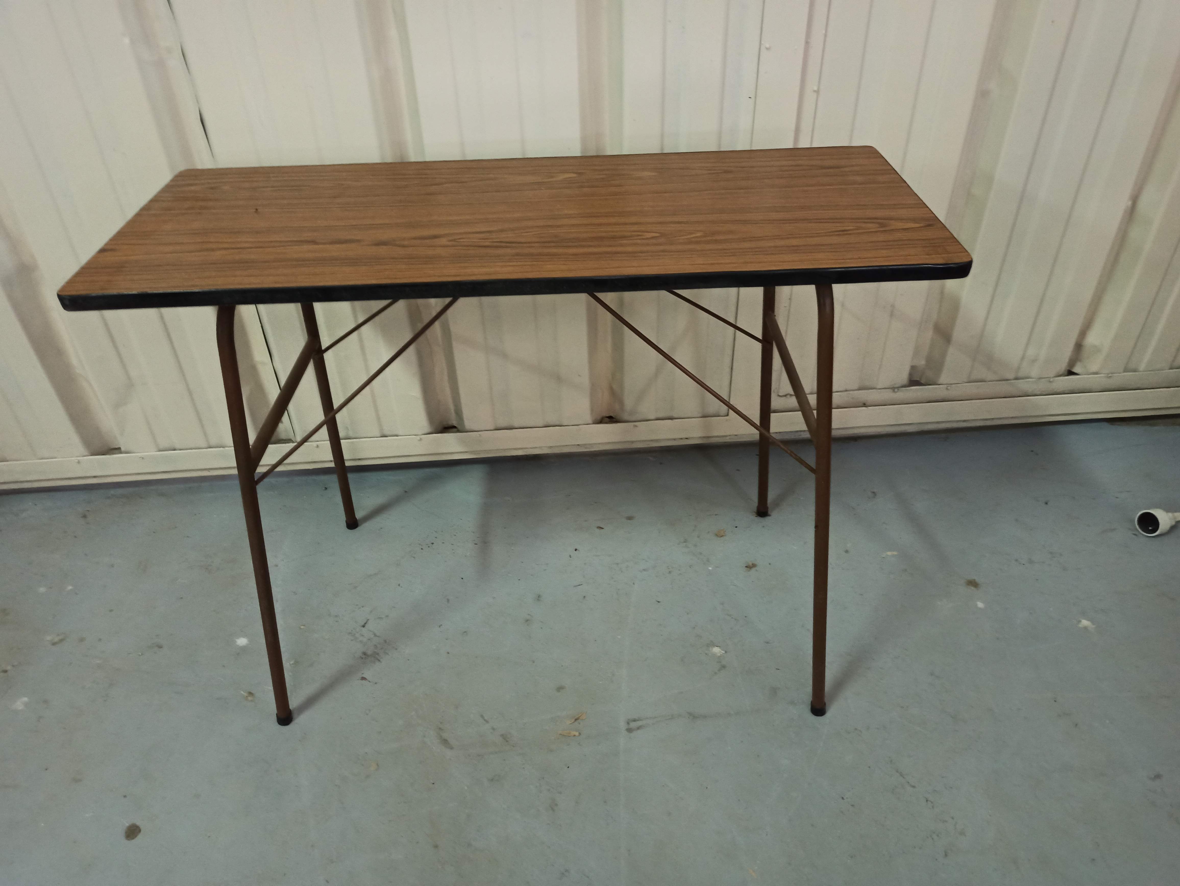 Folding table in formica brown console