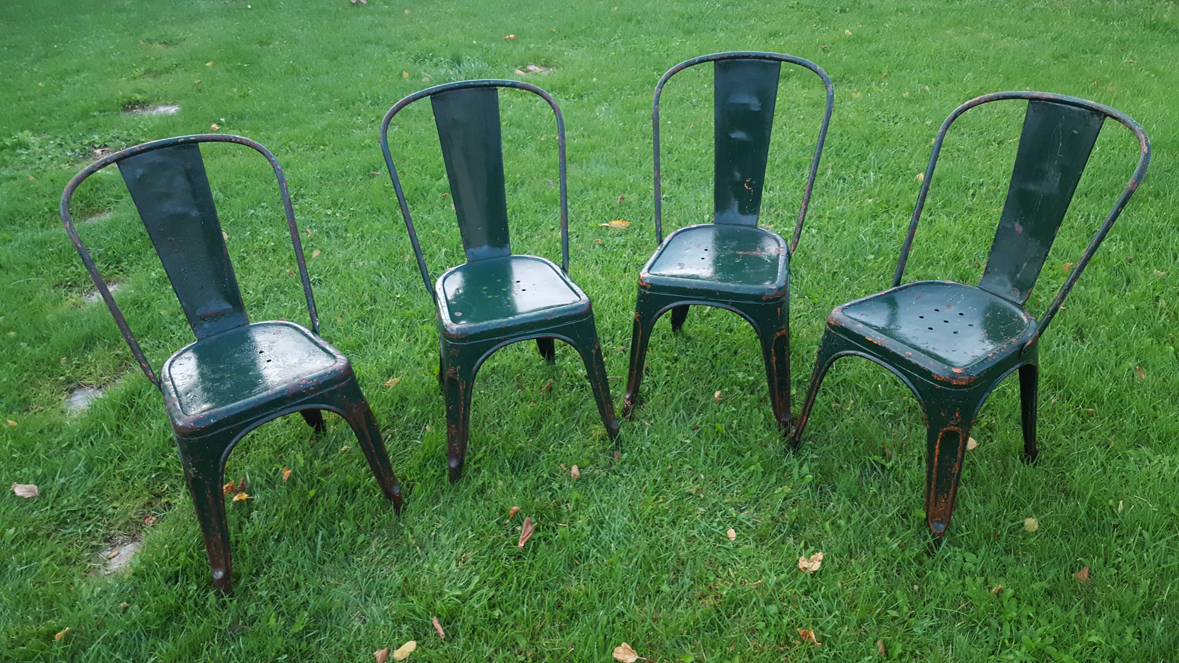 4 Green chaises Tolix industrial, first model (background)