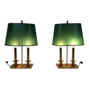 Paire de lampes de table à deux feux en laiton à abat-jour verts. travail f