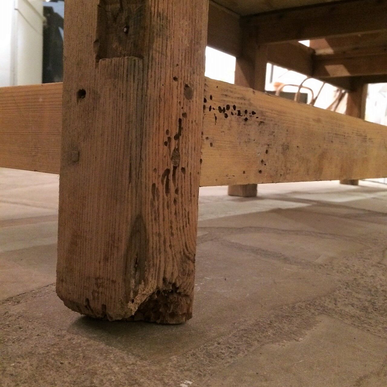 Établi en bois brut