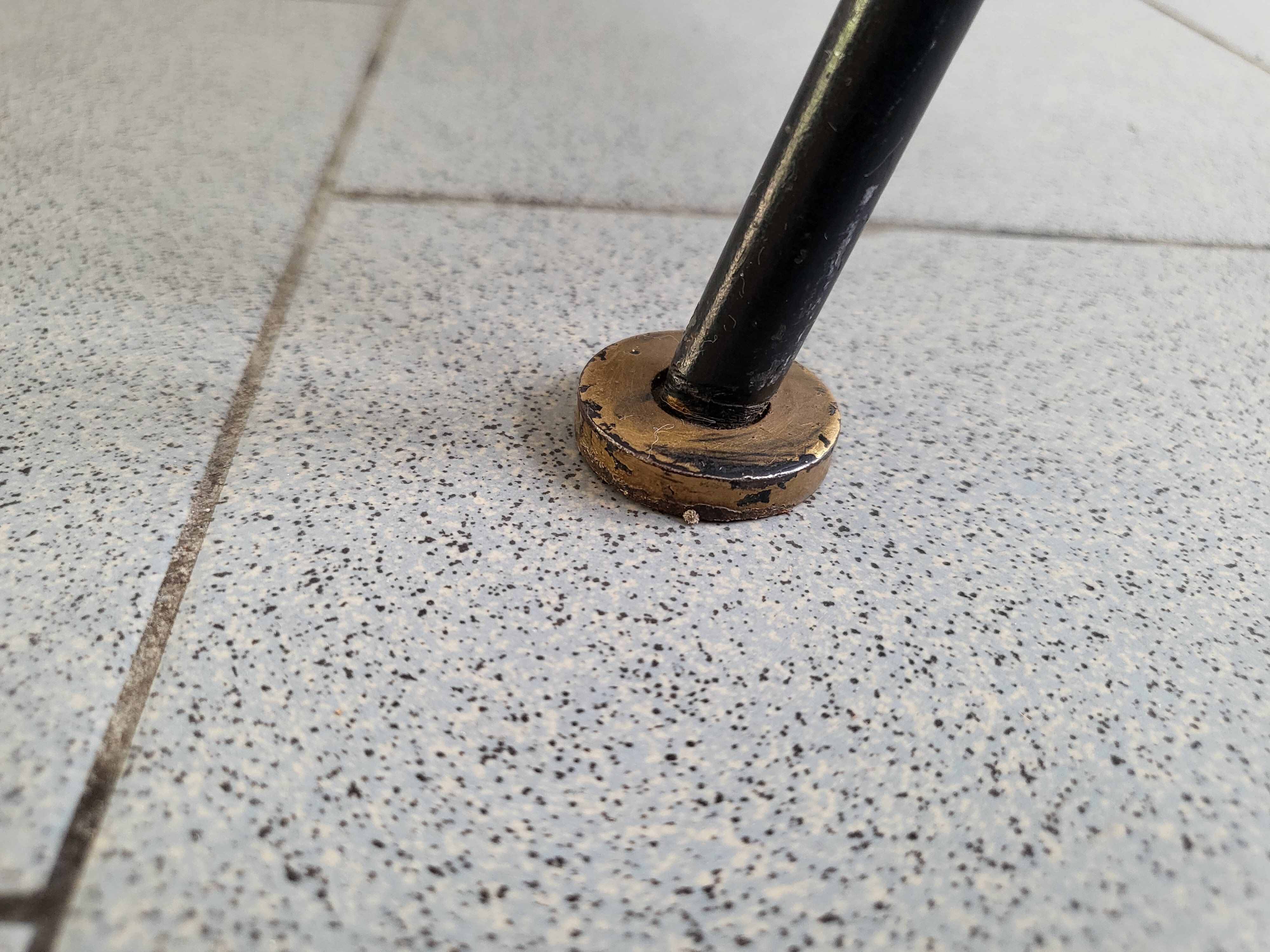 Table d'appoint porte-revues vintage 1950