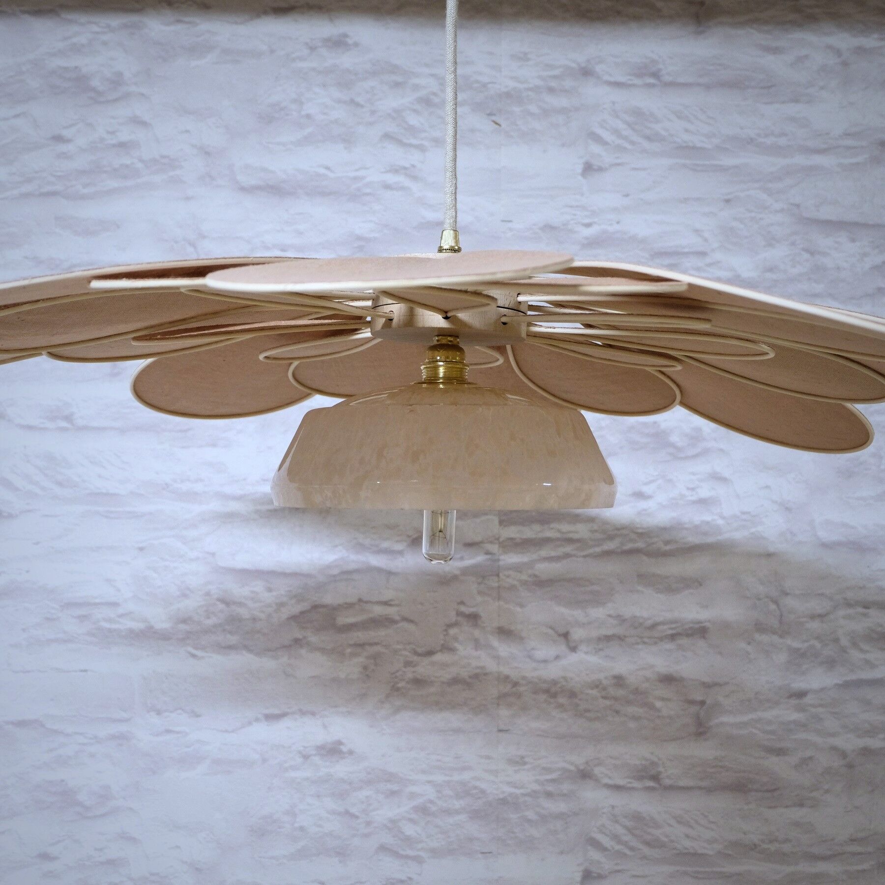 Suspension glass globe of Clichy and linen and rattan petals