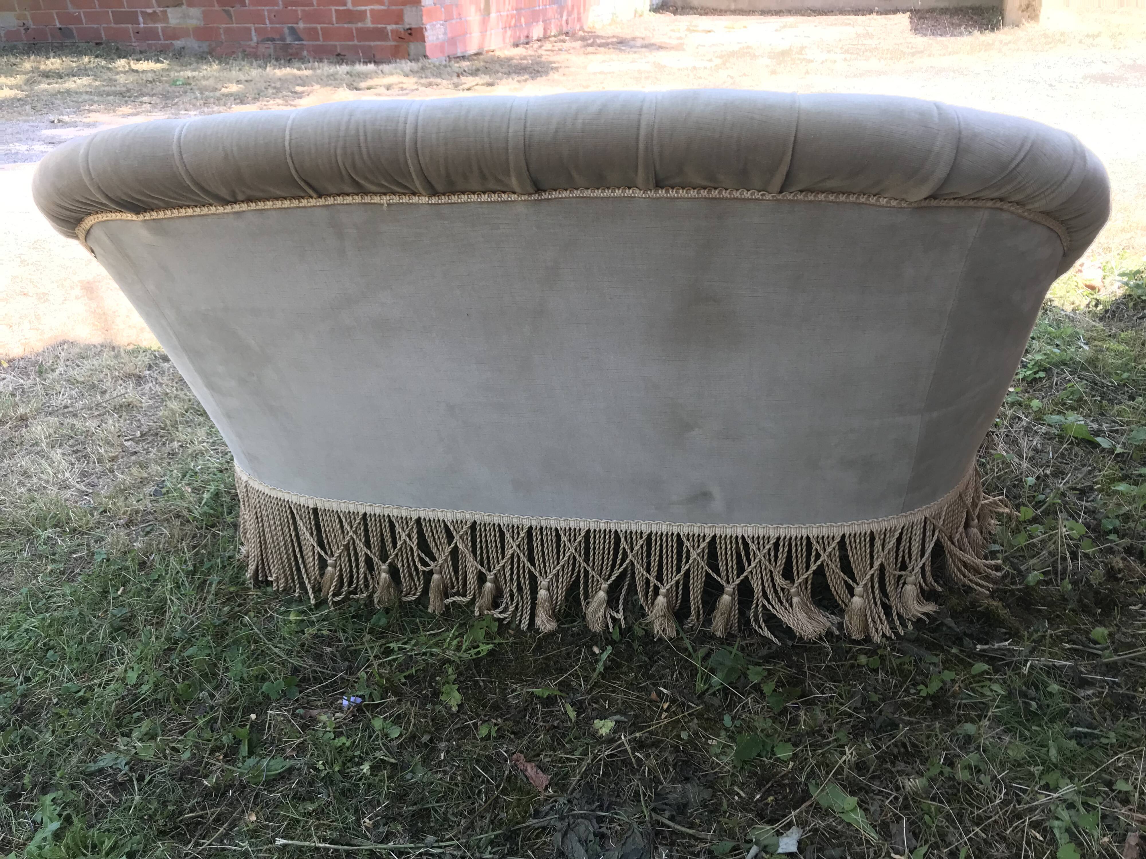 Napoleon III toad sofa