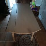 Oval table