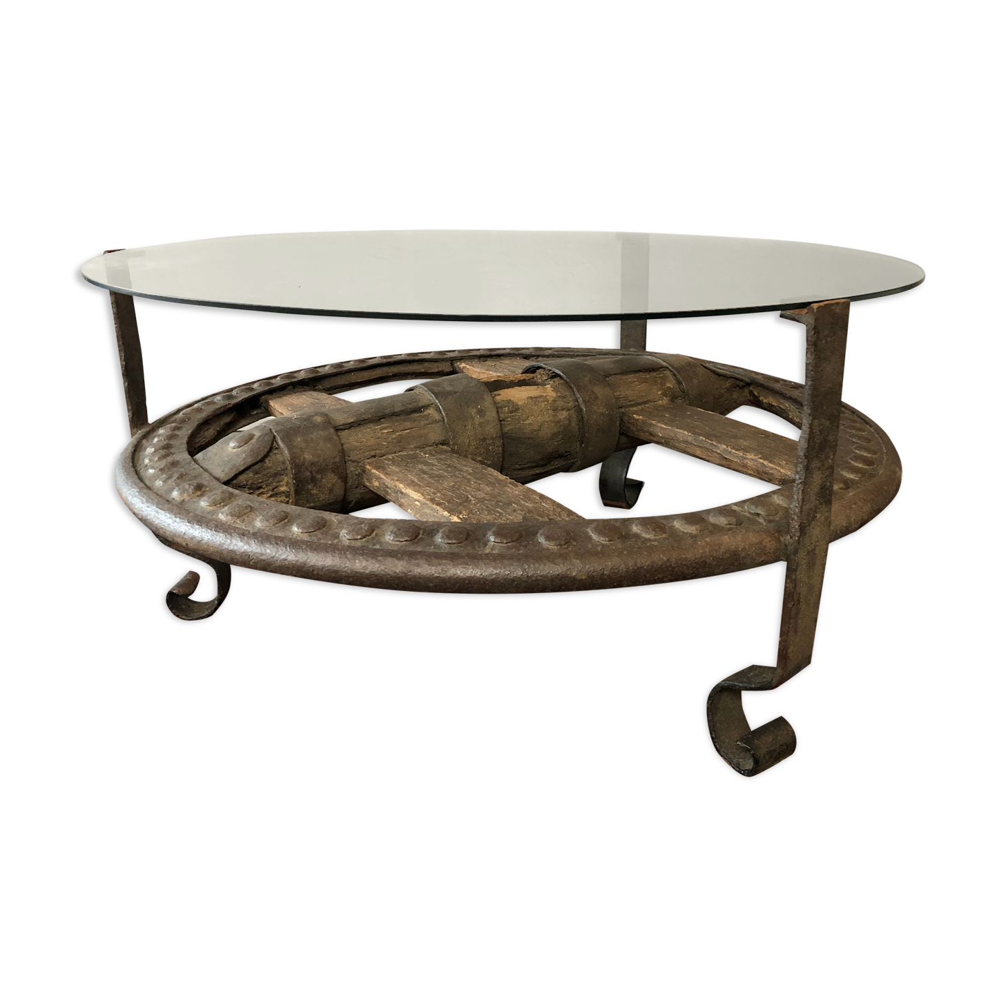 Table basse en bois et fonte rivetée