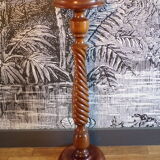 Turned wooden presentation column