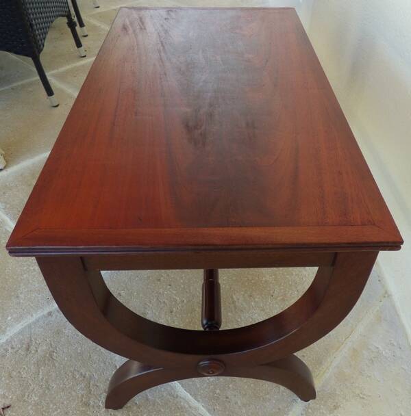 Restoration style coffee table in mahogany-colored wood / Very good condition