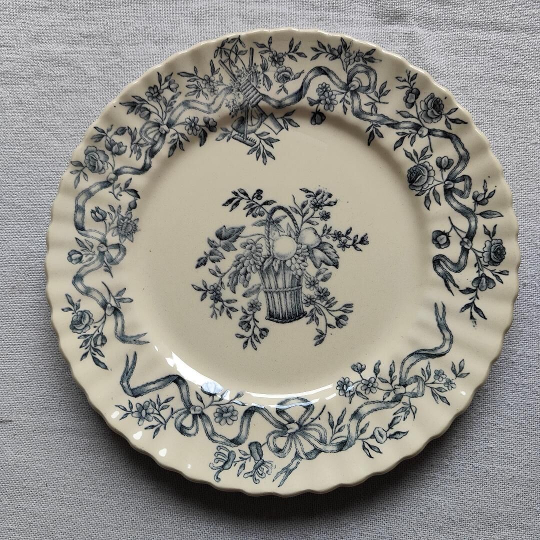 Antique plates in iron earth Lonchamp - Ribbon