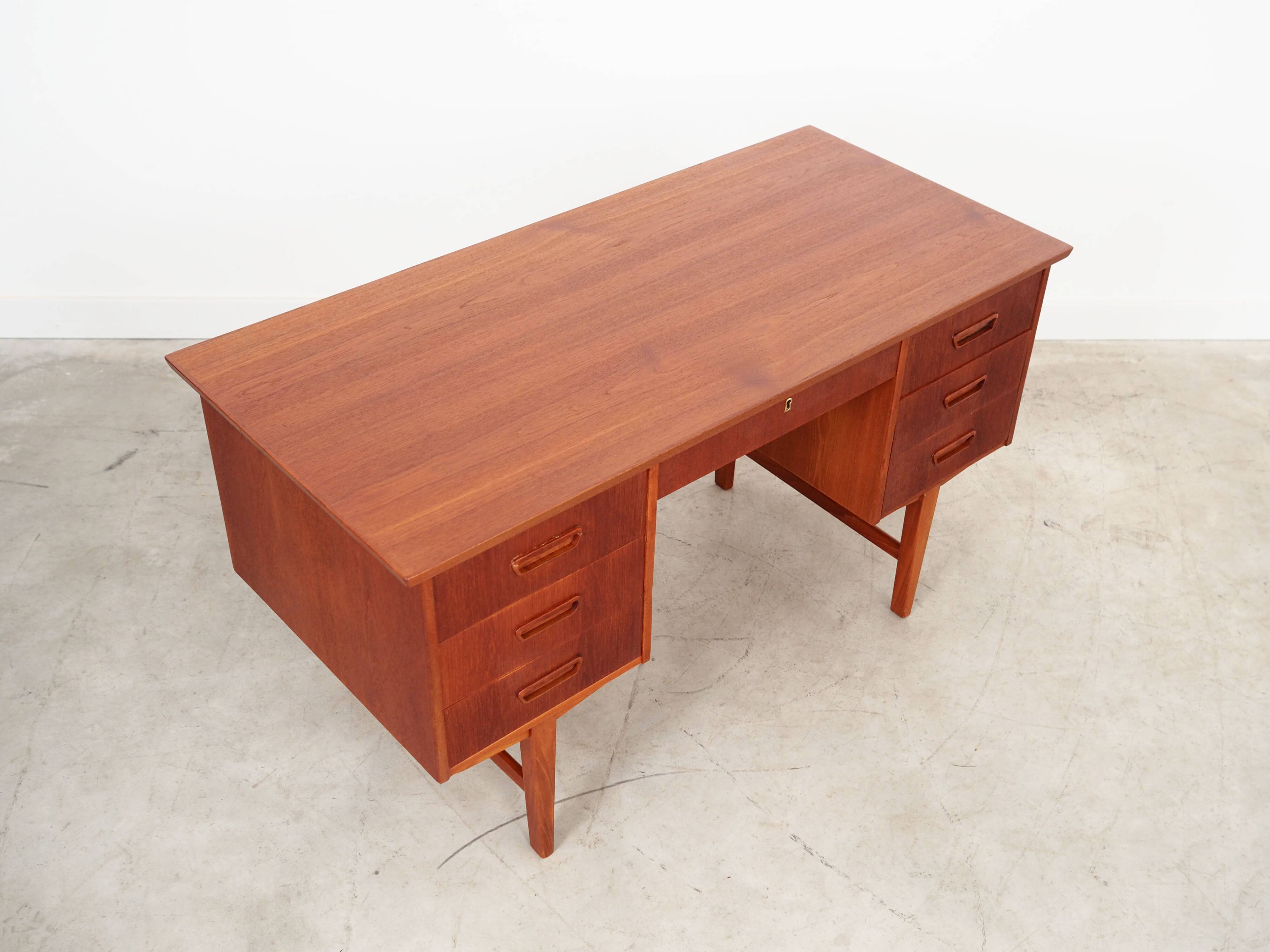 Bureau en teck, design danois, années 1970, production : Danemark