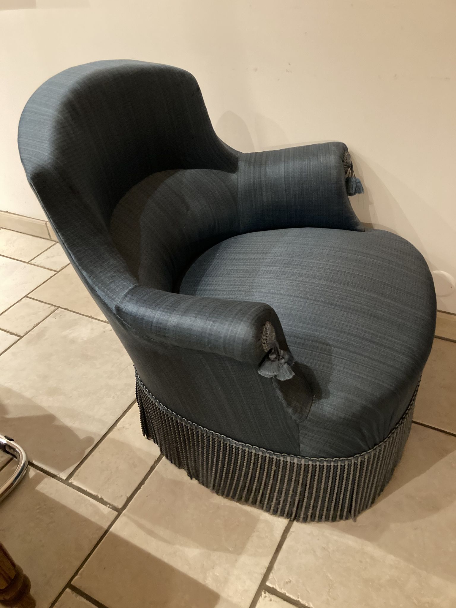 Blue toad armchair