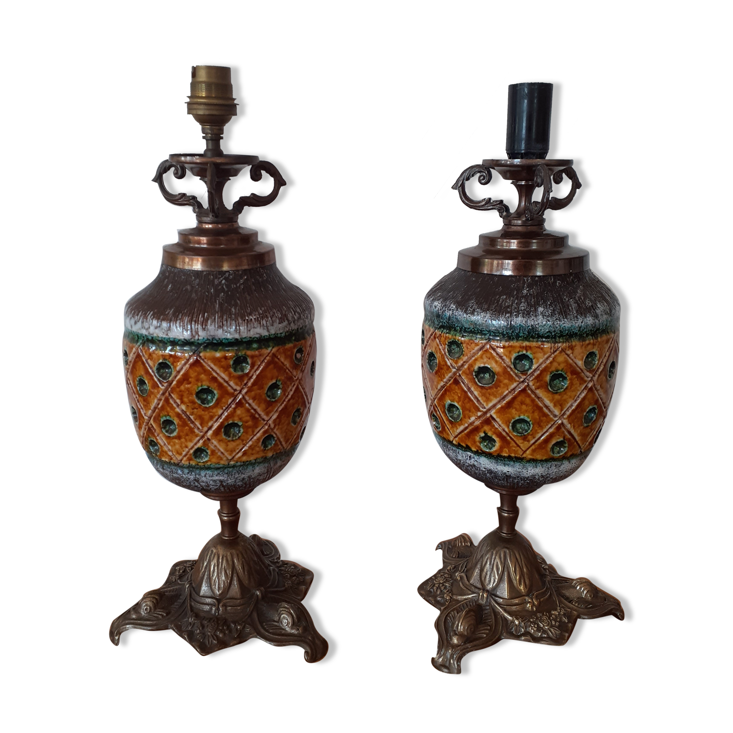 Pair of feet of vintage pineapple lamp