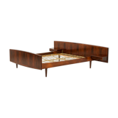 Lit queen-size en palissandre scandinave avec tables de chevet, Sannemanns, années 1960.