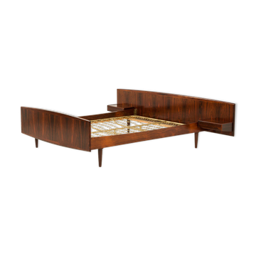 Lit queen-size en palissandre scandinave avec tables de chevet, Sannemanns, années 1960.