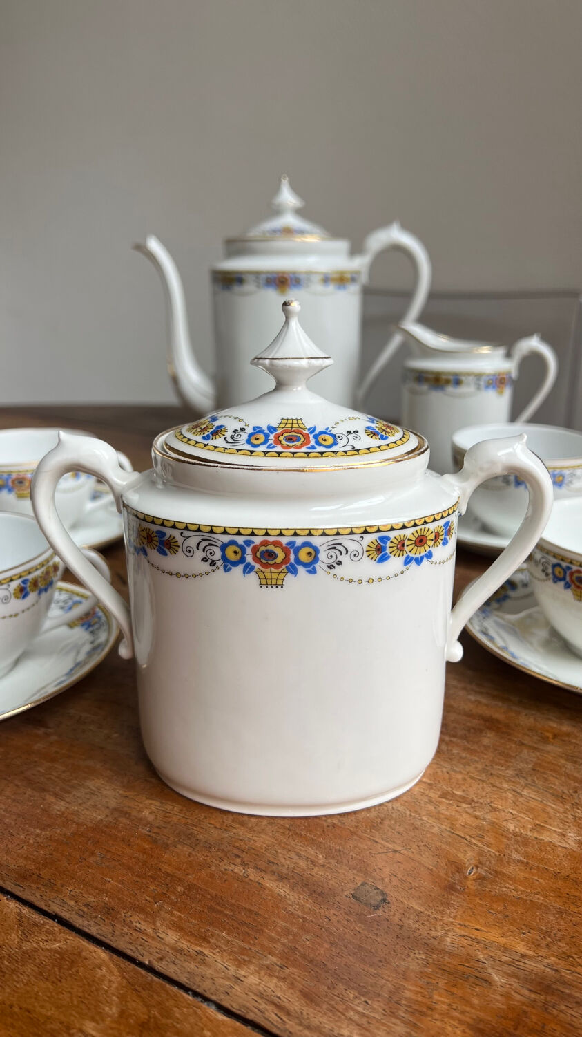 Ancien service à café en porcelaine de Limoges – années 1920