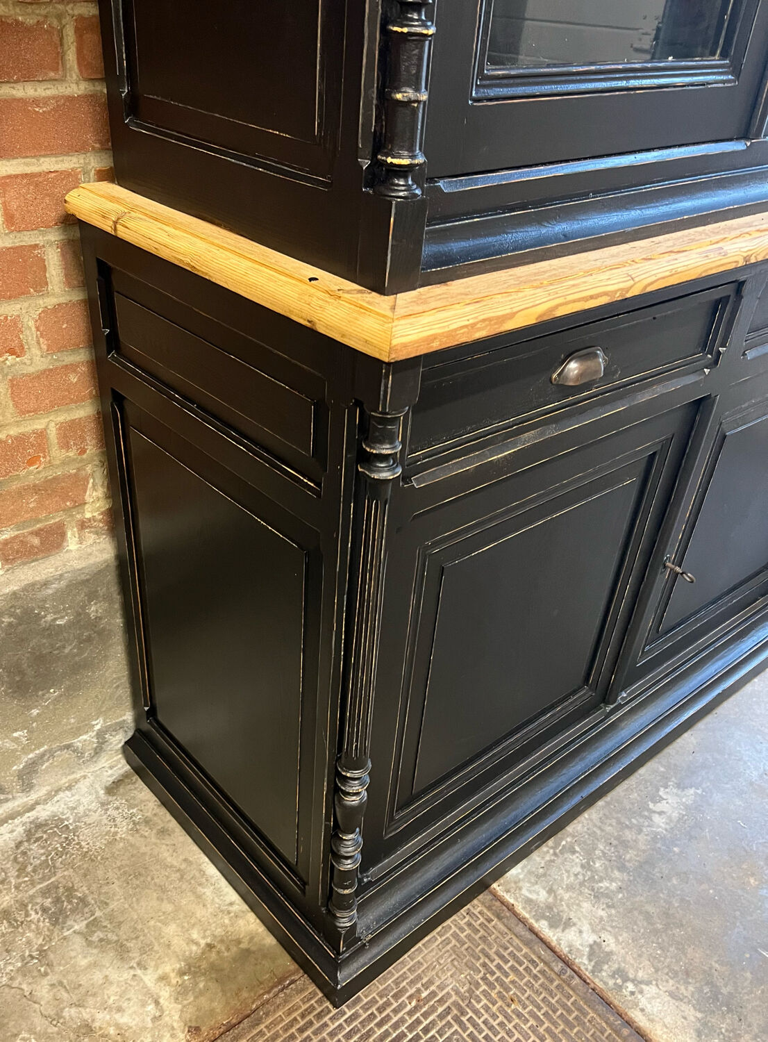 Black dresserboard sideboard