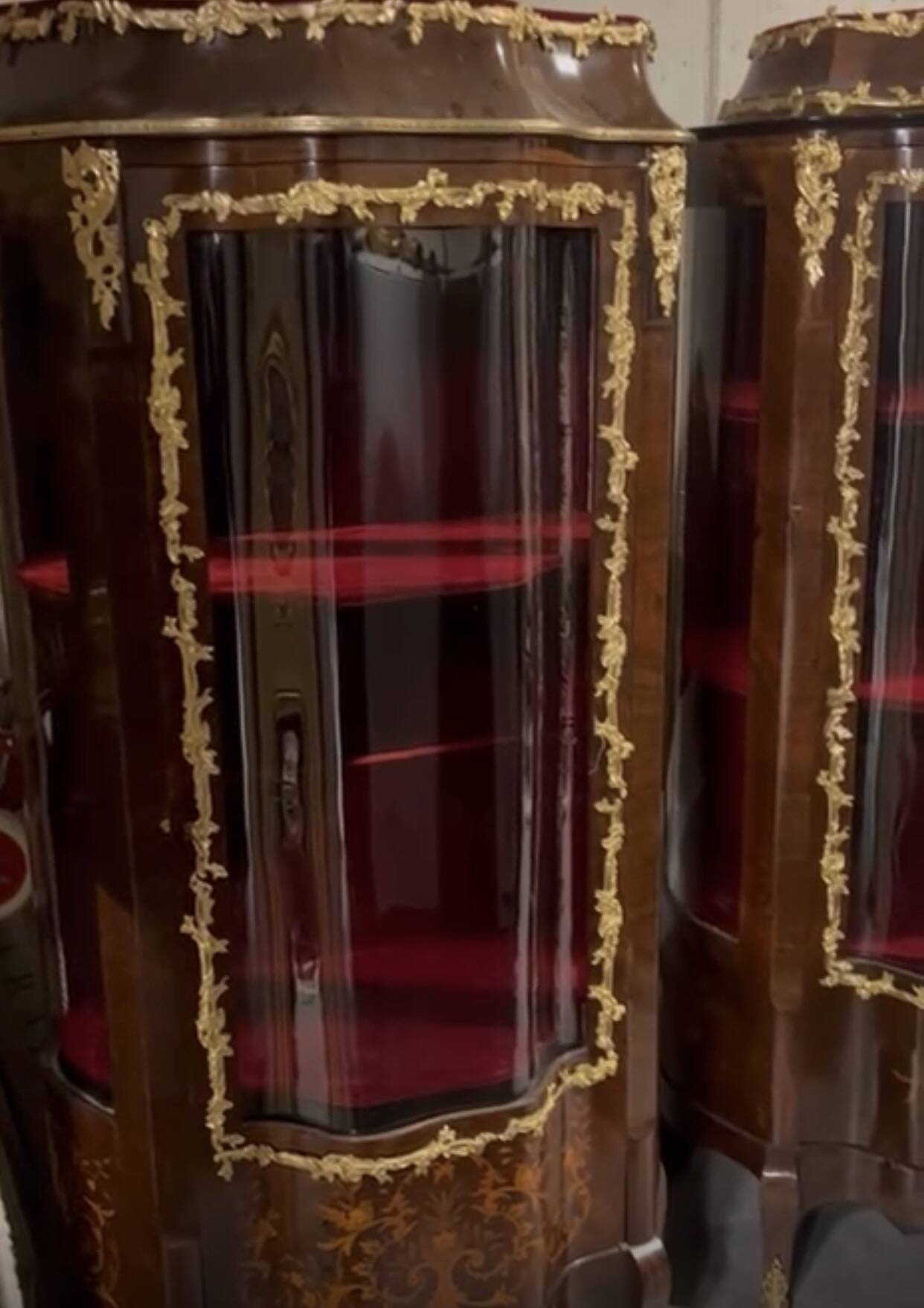 "XIXe Siècle, Napoléon III, Paire De Vitrines Aux Bronzes" Elégante paire d