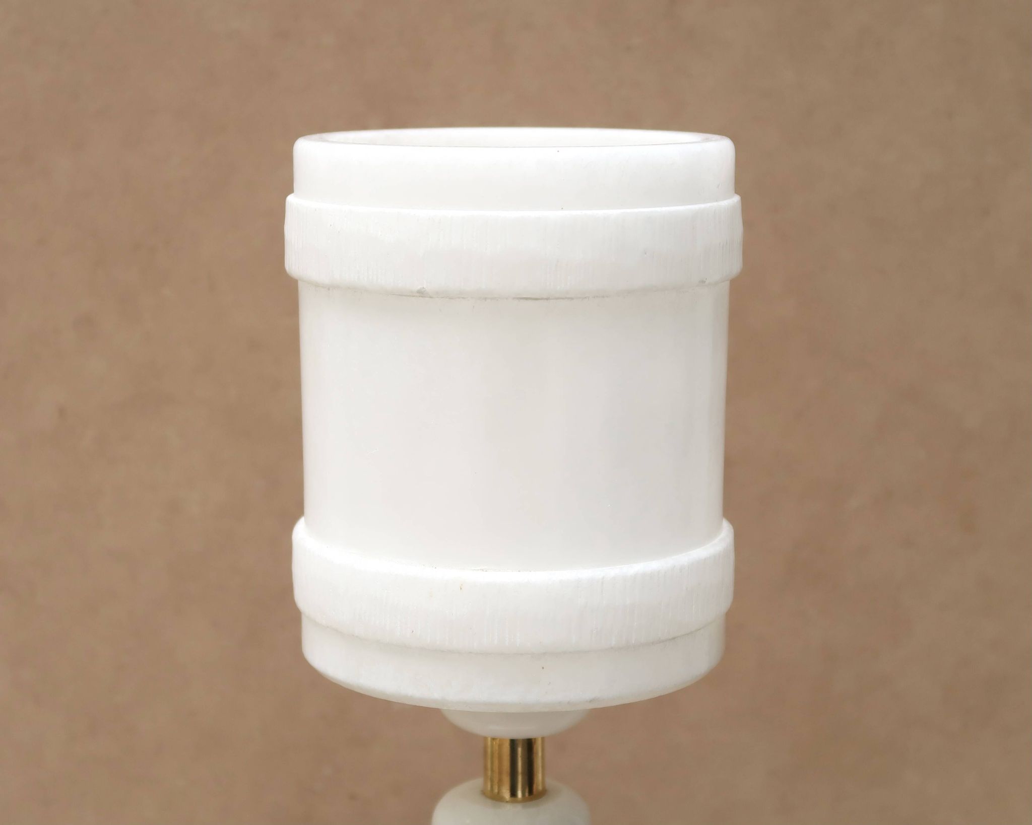 Lampe Italienne blanche en albâtre et laiton, années 60