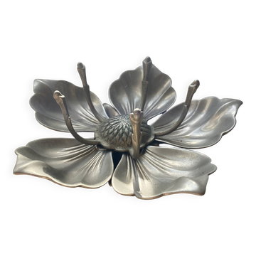 Vintage flower ashtray with removable petals