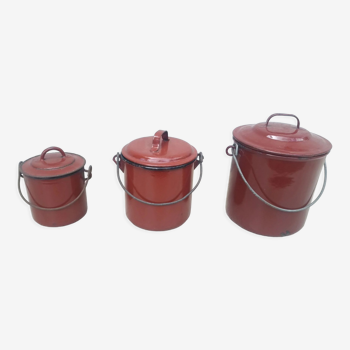 Series of enamelled pots