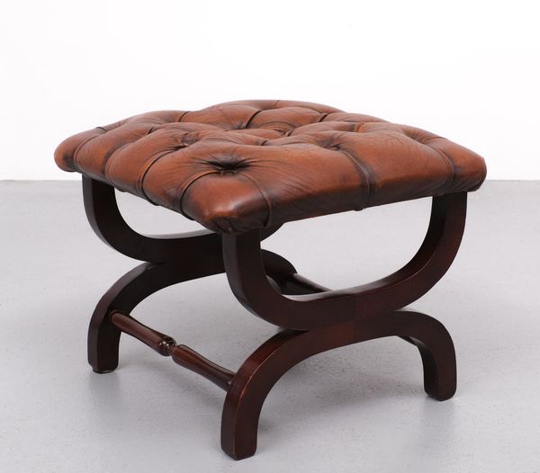 Repose-pied anglaise cuir rembourré ottoman
