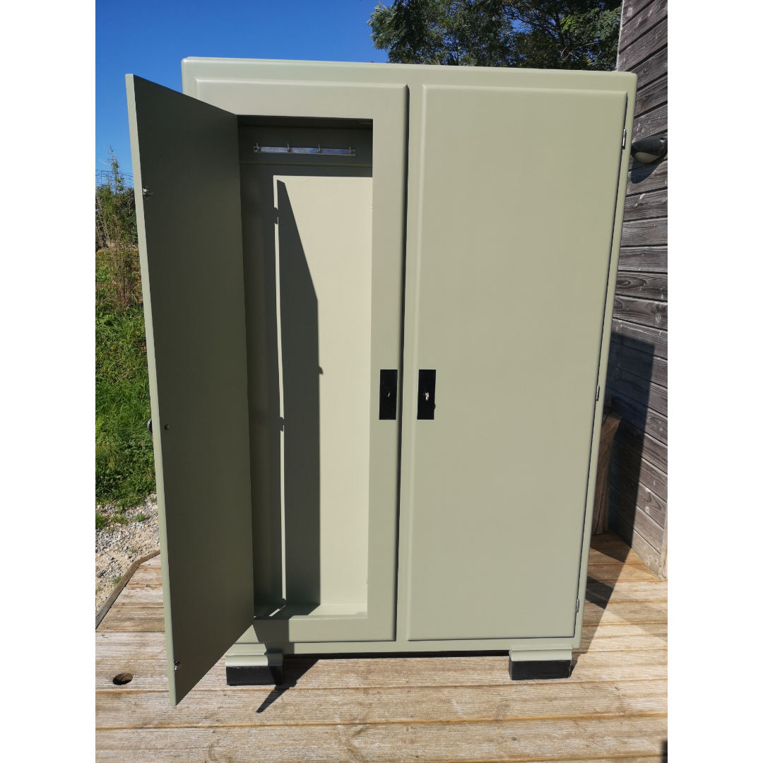 Renovated compact Mado buffet