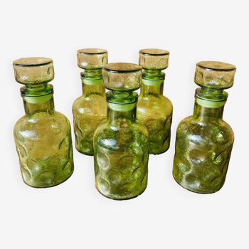 Lot de 5 carafes en verre bullé vert annes 70.