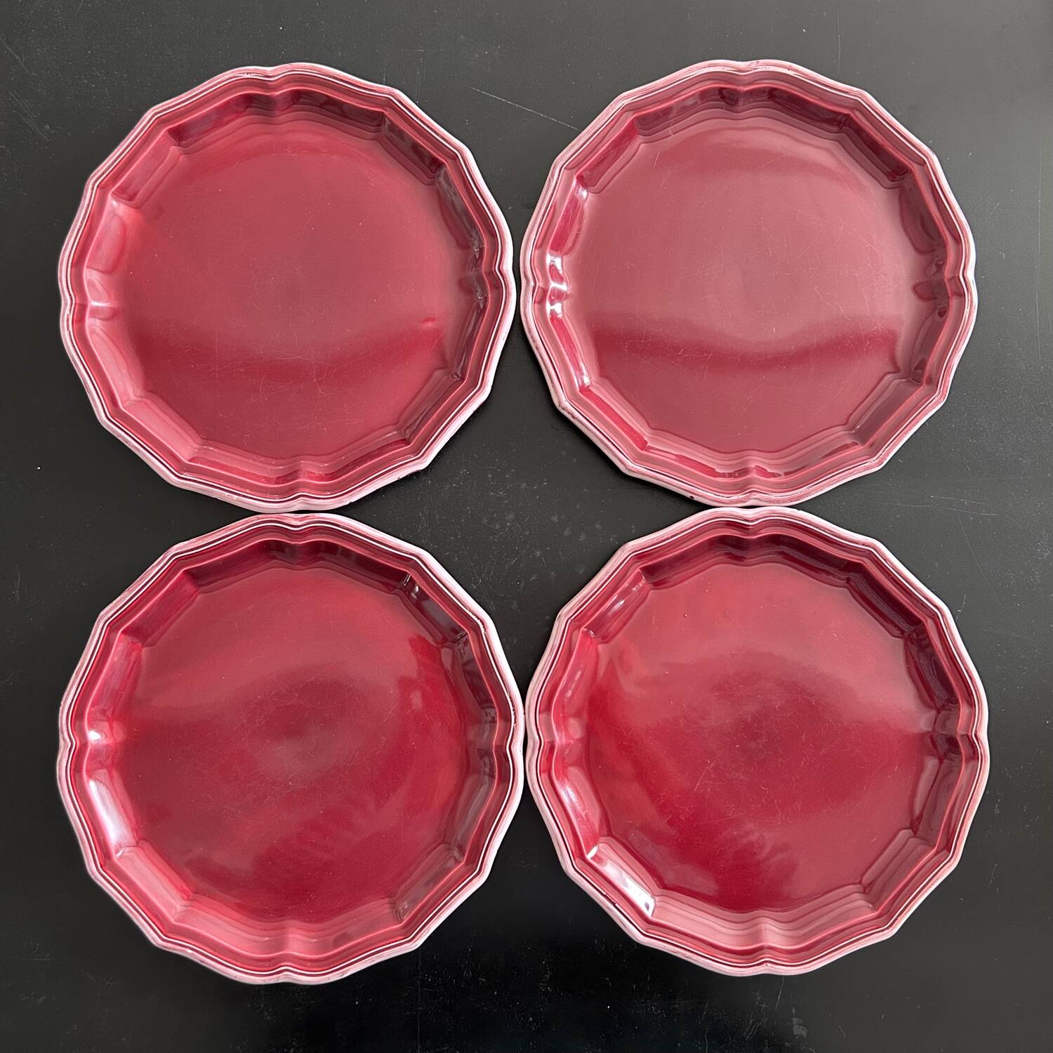 Service de 4 assiettes provençales bordeaux