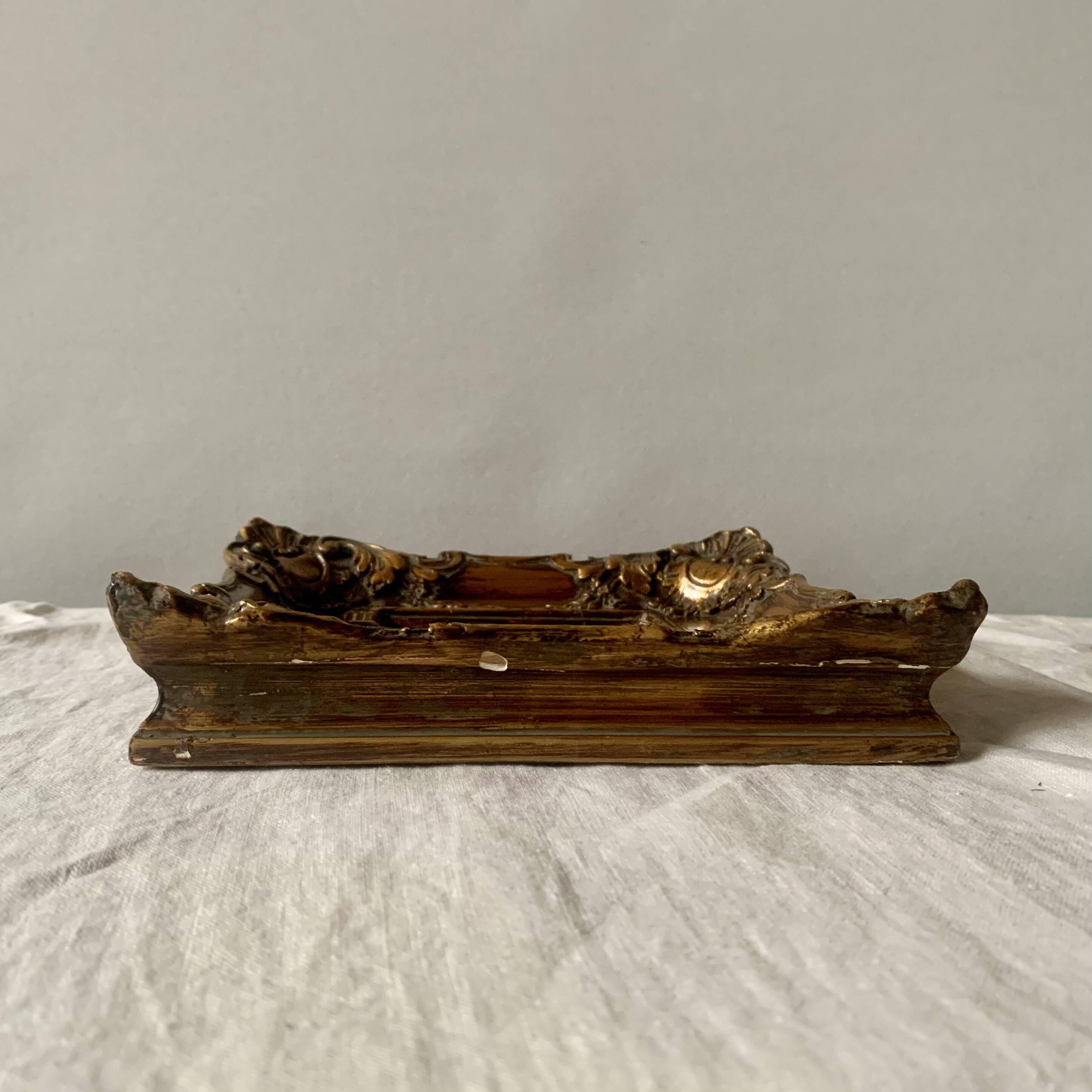 Petit cadre carré en bois sculpté doré style rococo