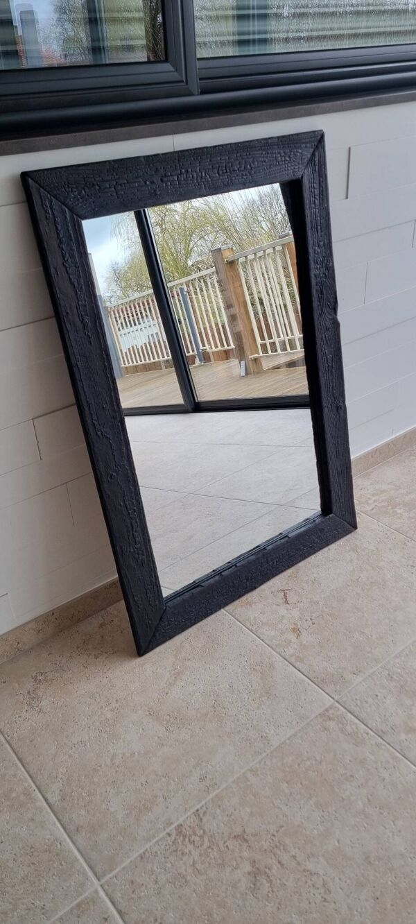 Miroir artisanal en bois brûlé