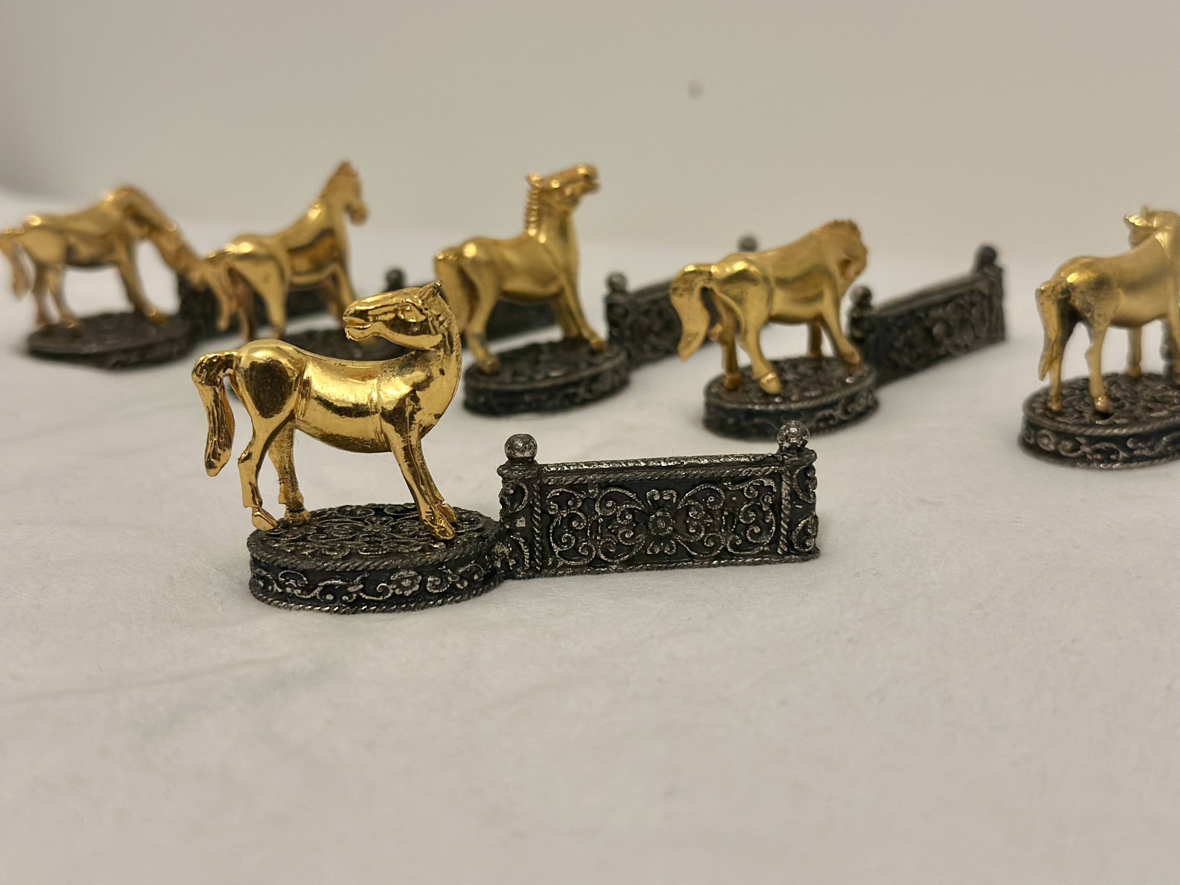 Knife holder horse show jumping