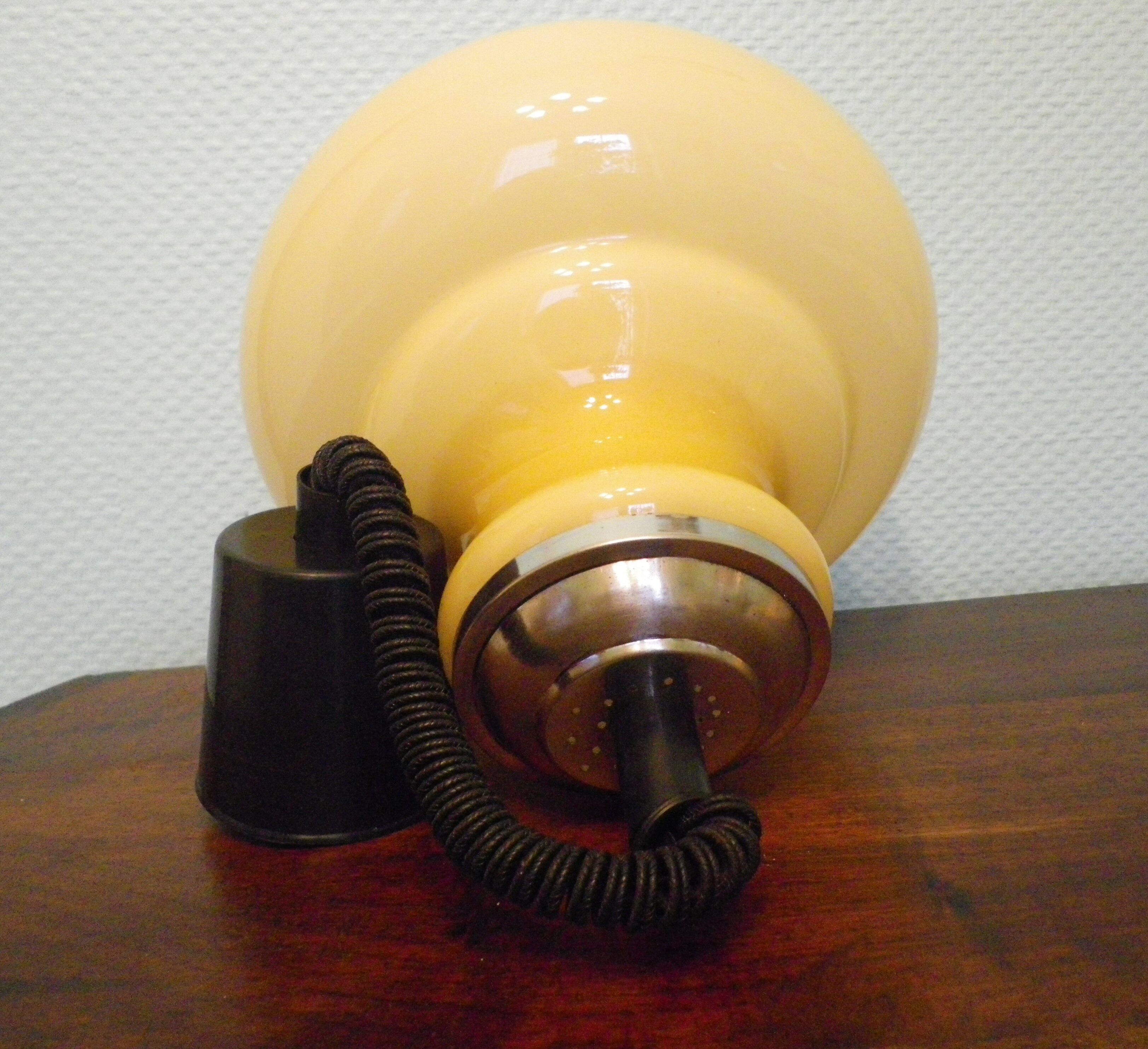 Suspension up and down, opaline lampshade, chrome metal, volvit system