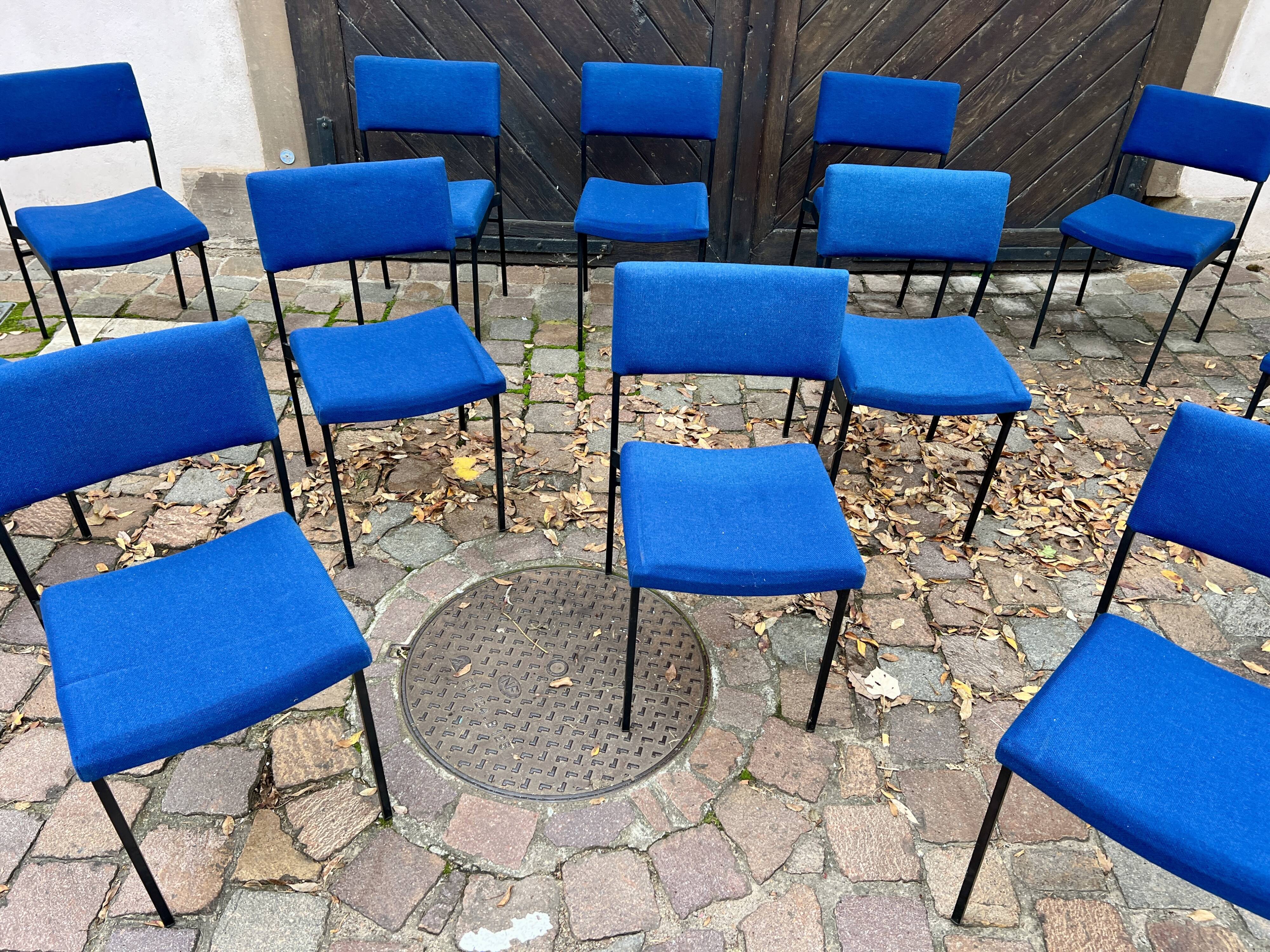 🪑 Set of 13 vintage blue fabric chairs – black metal legs – Guer style