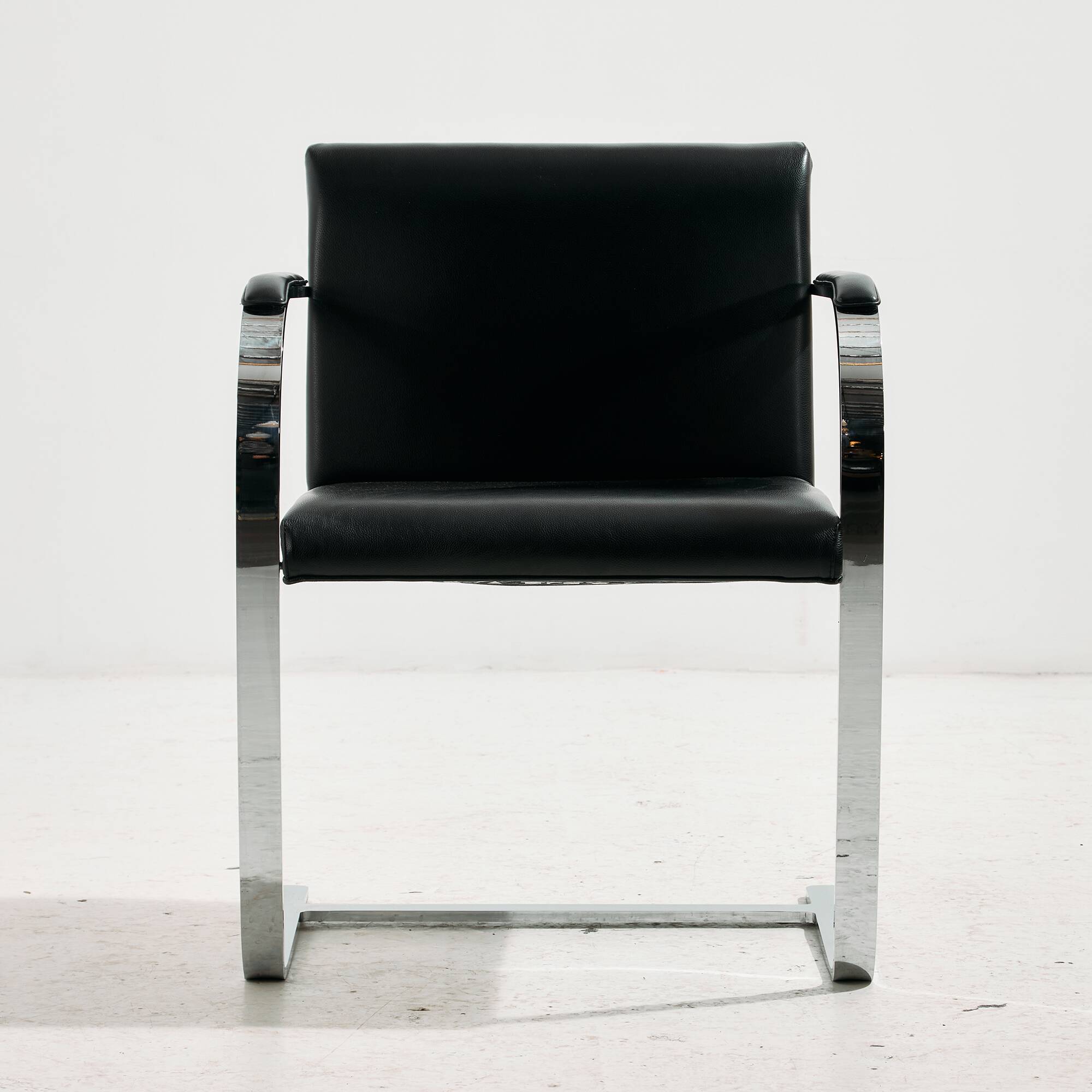 Brno armchair by Alivar