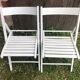 Paire de chaise pliante en bois blanc vintage