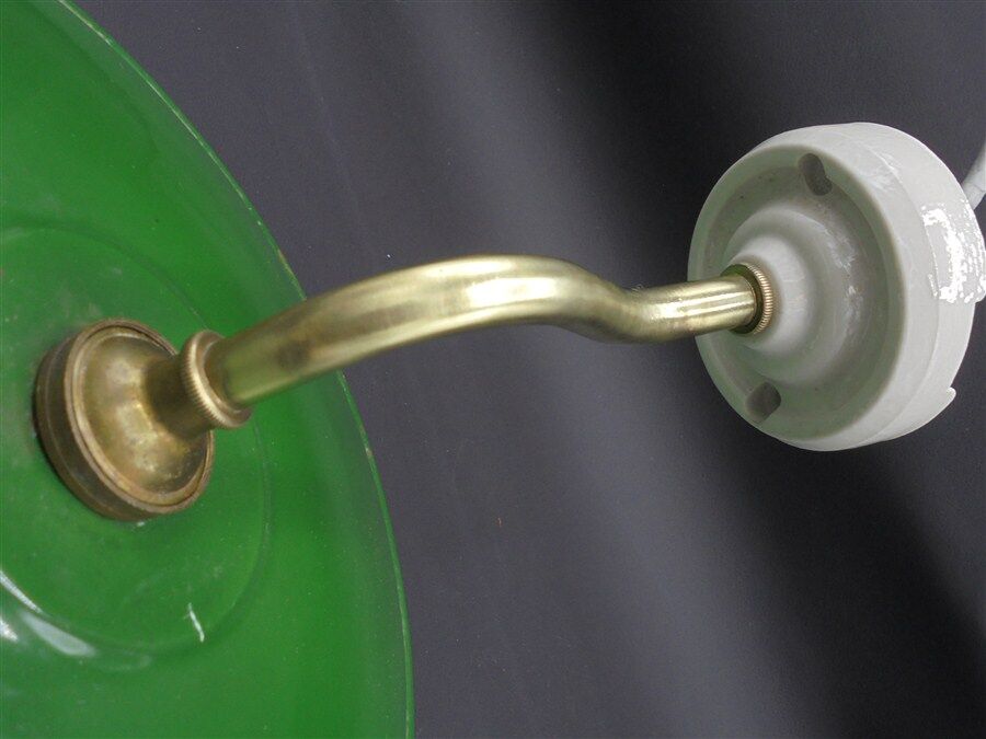 Enamelled metal wall