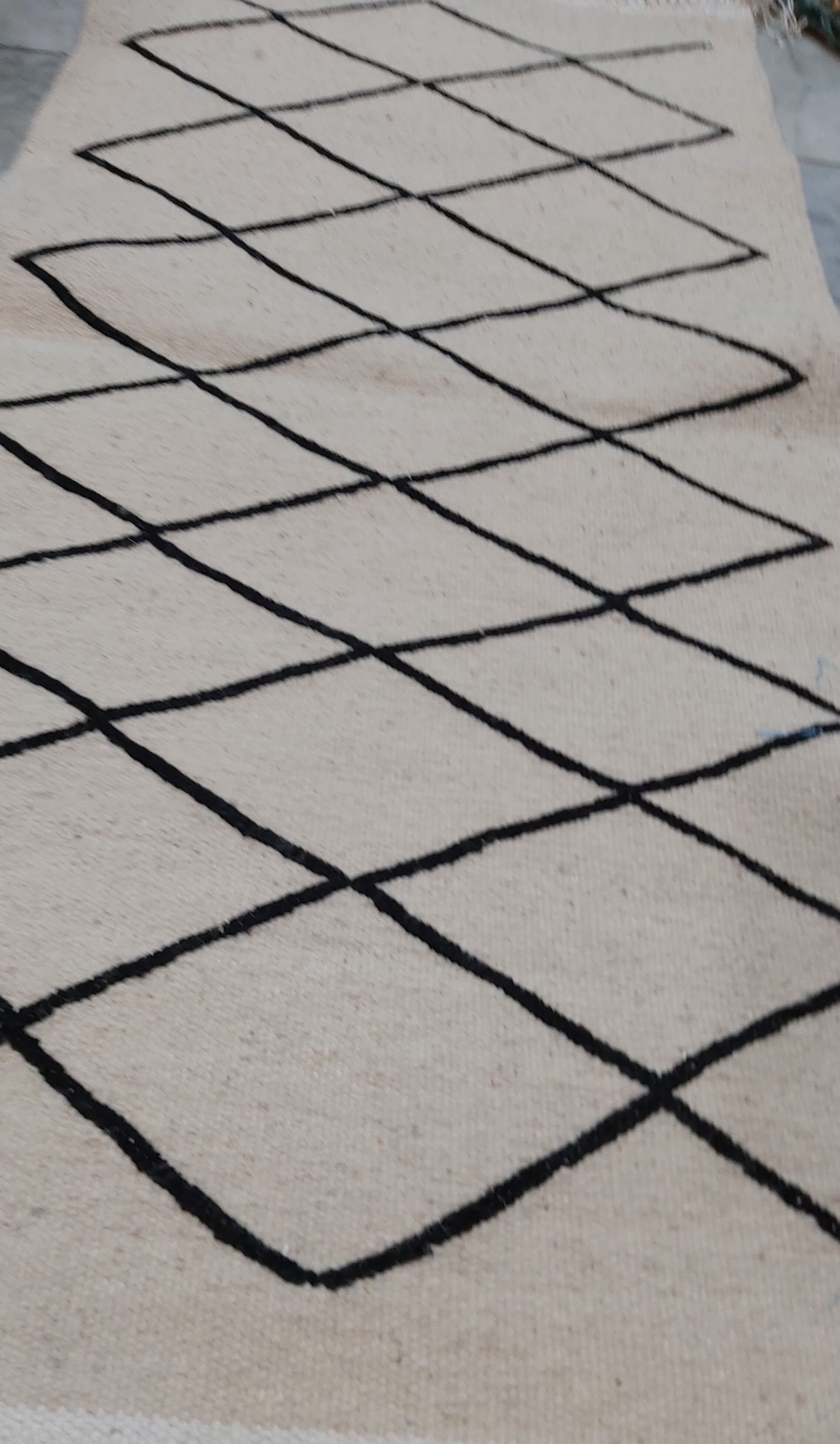 Traditional Berber beige and black carpet - 142x70cm