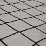 Traditional Berber beige and black carpet - 142x70cm