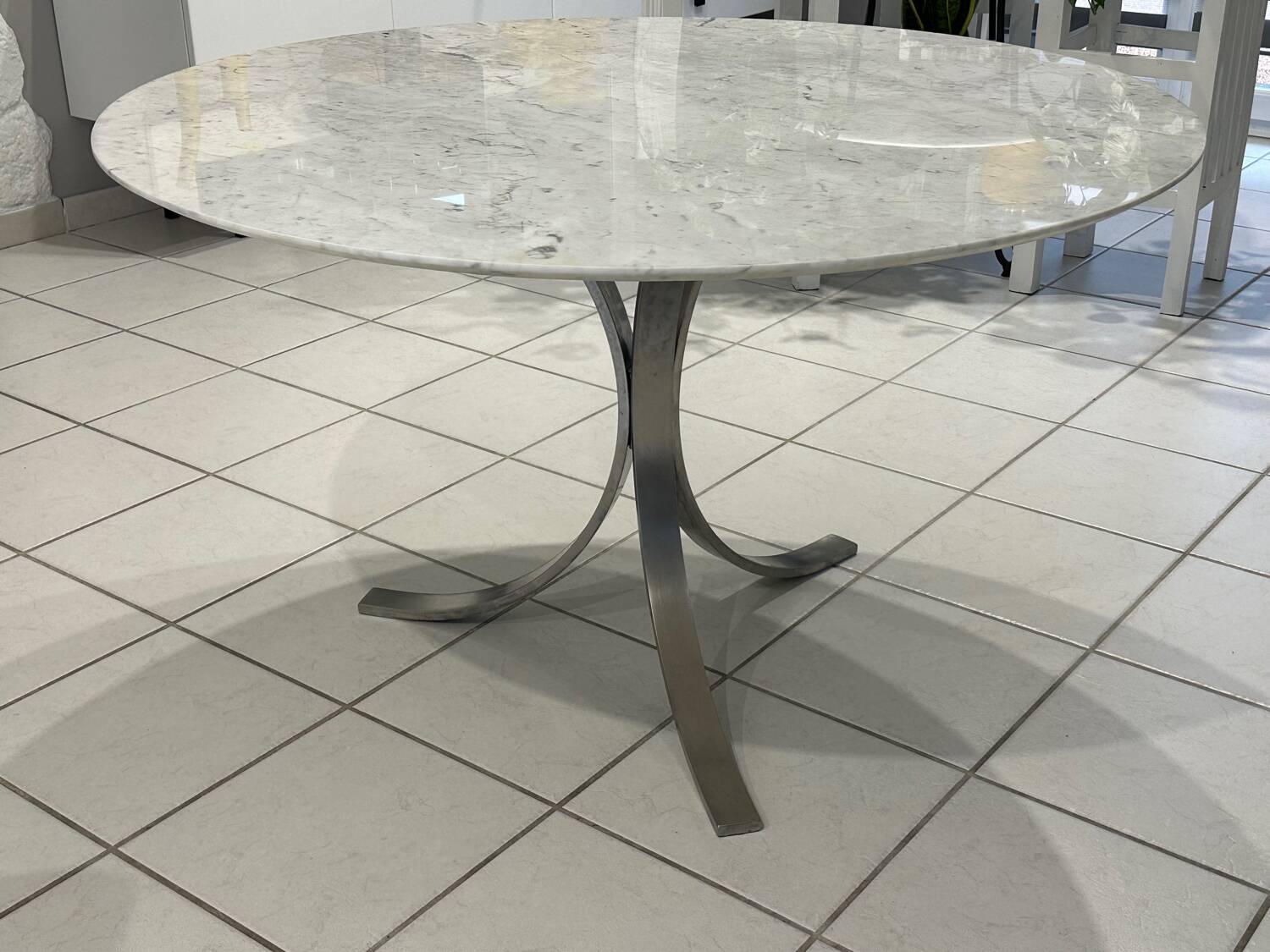 Vintage 1970s white Carrara marble dining table