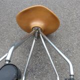 Stool metal structure adjustable in height on wheels