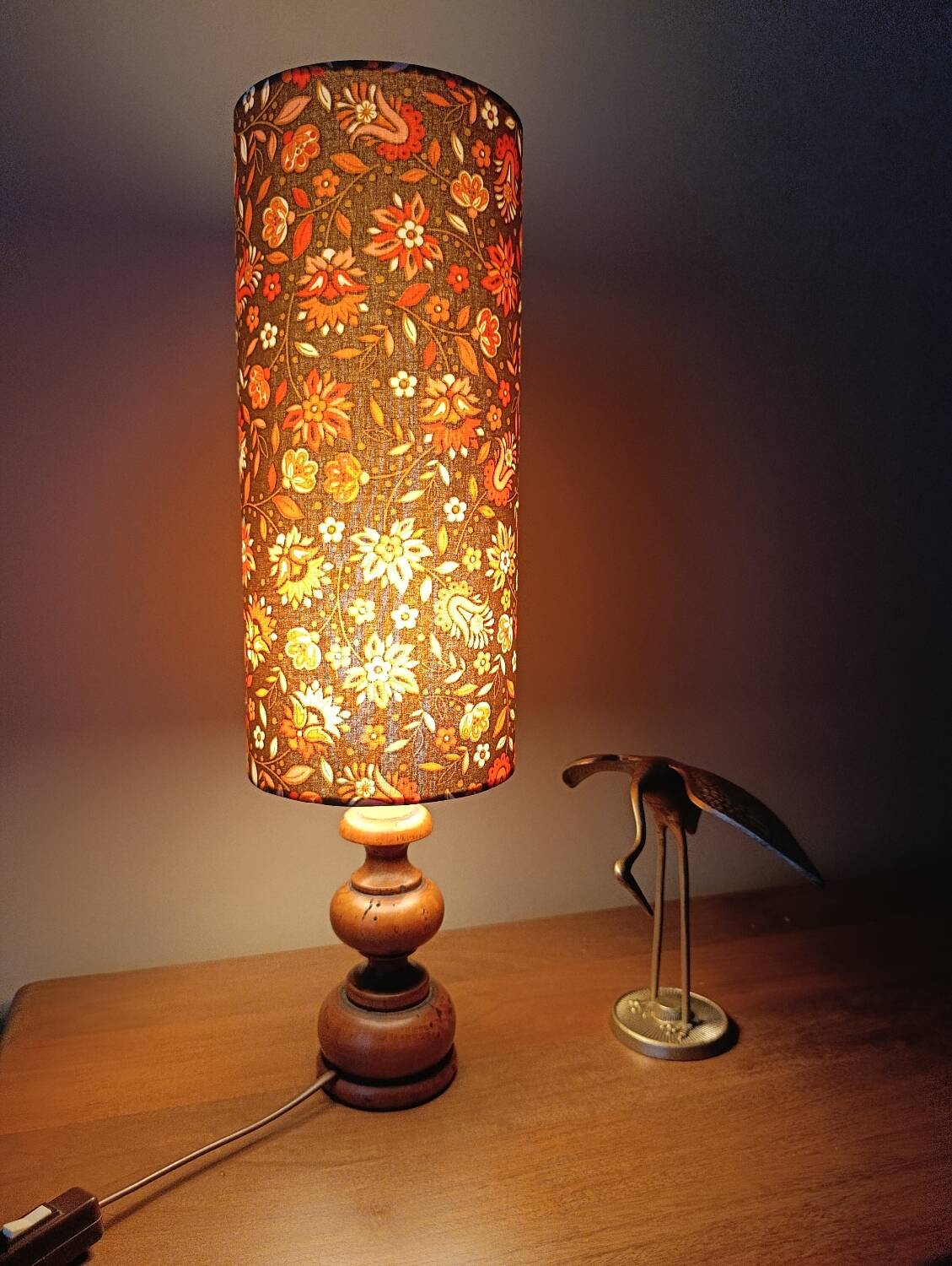 Vintage wooden table lamp with seventies flower tube shade