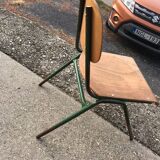 Set of 3 children's chairs from the 1960s in brown plywood with a green steel frame, school style.
