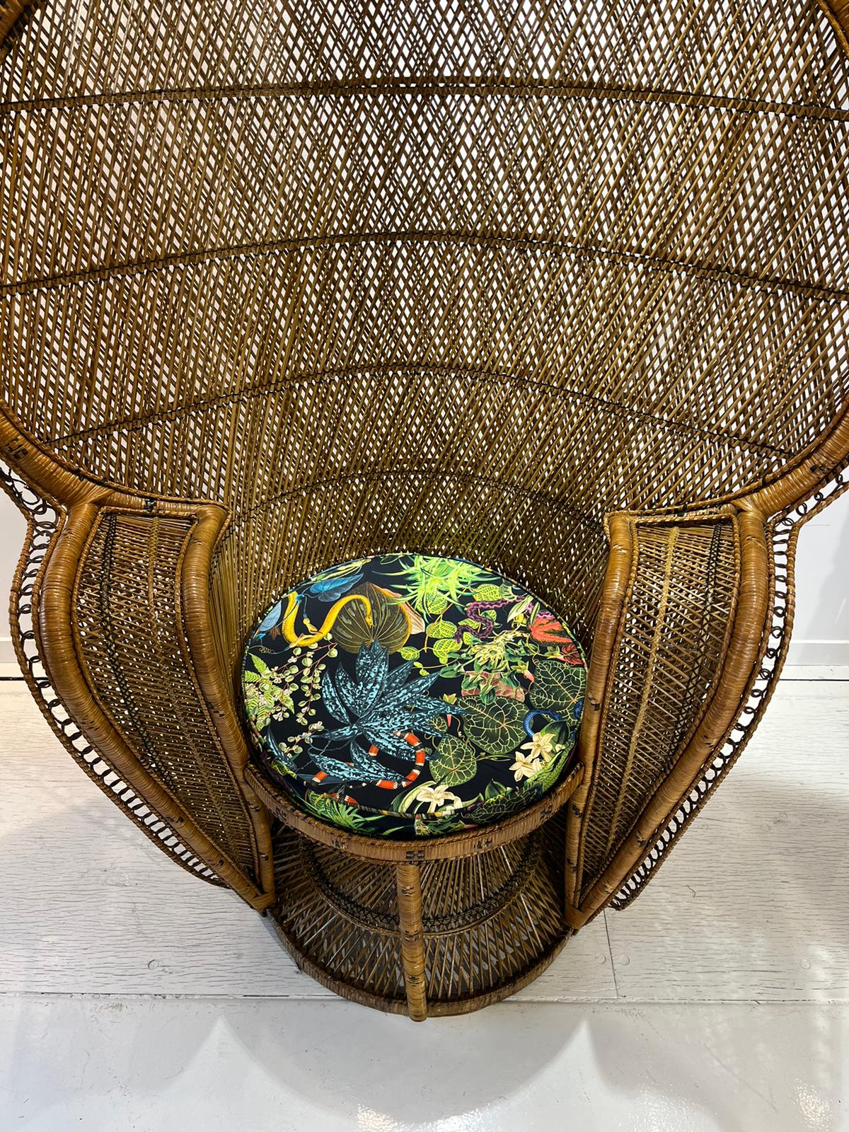 Fauteuil Emmanuelle en rotin ancien