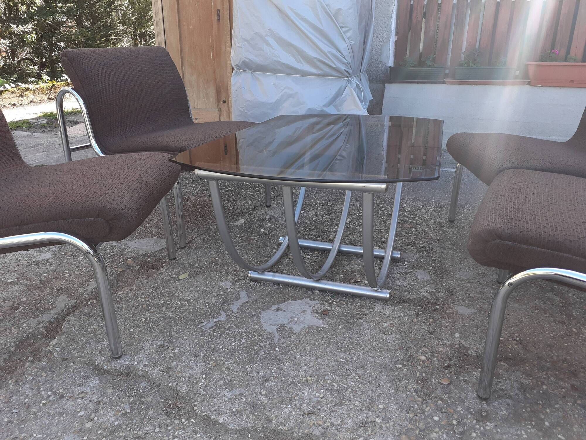 Fauteuils et table des années 1970 design hongrois