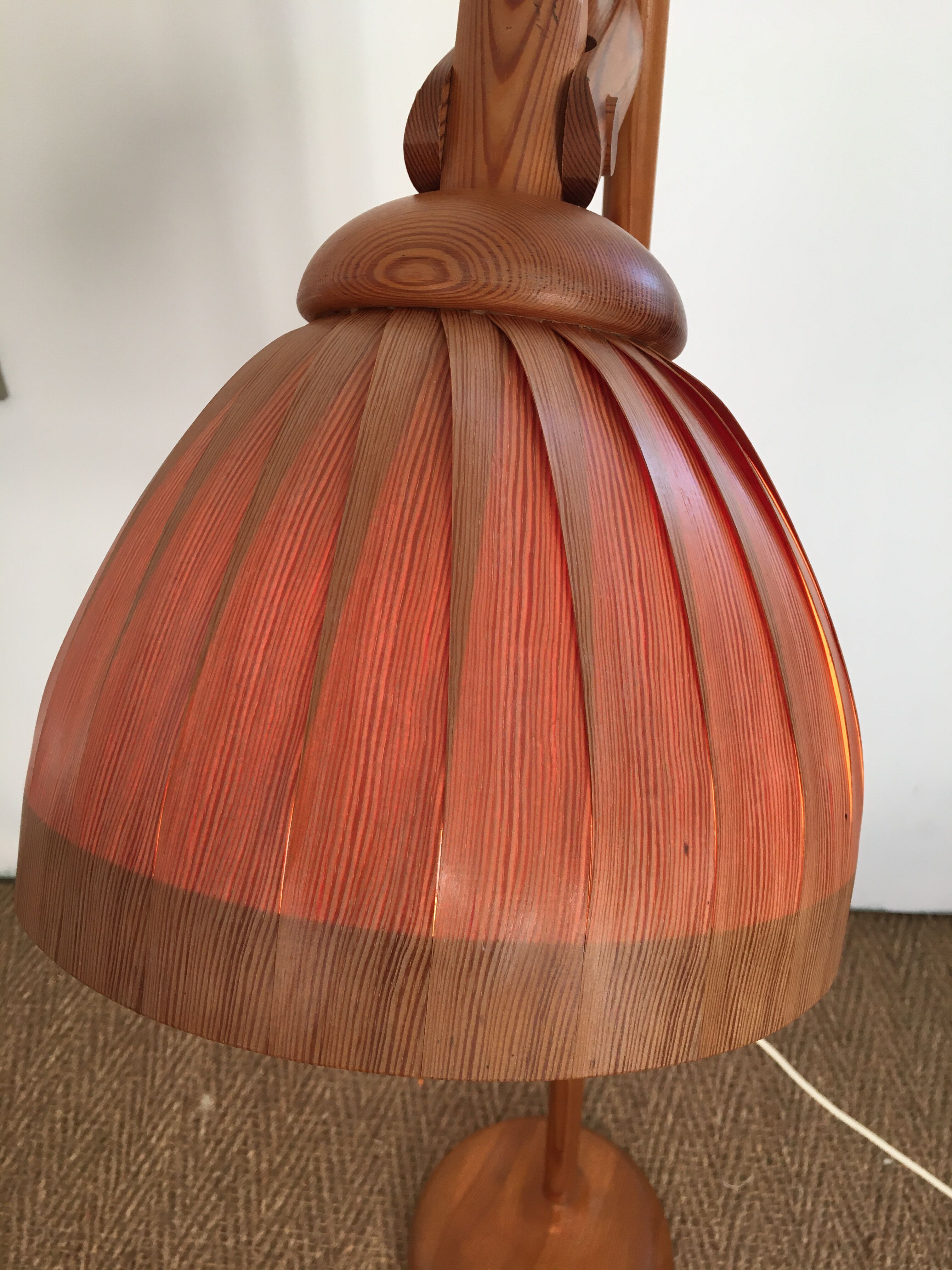 Vintage lamp 1960 wood goes up and down