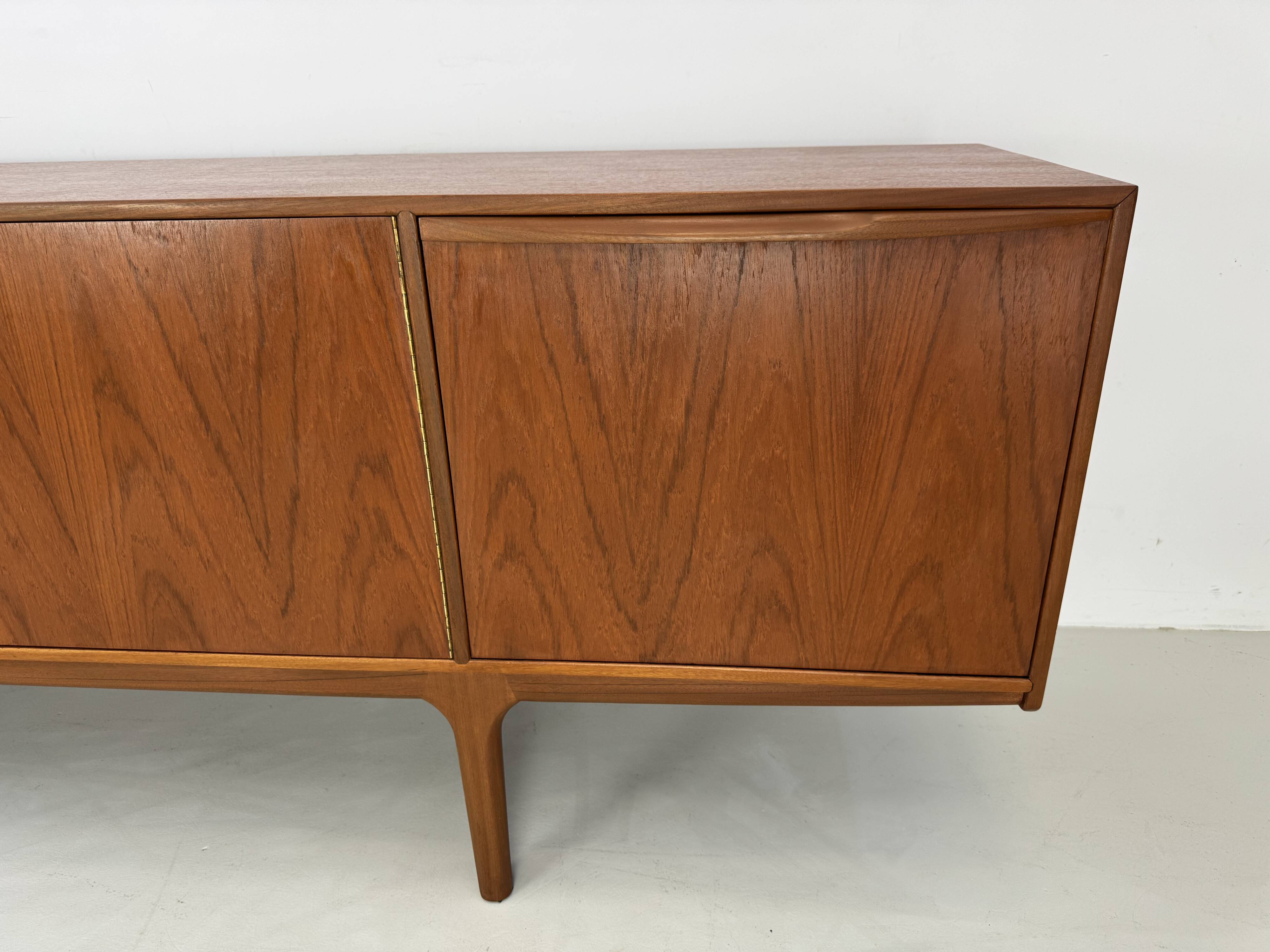 Buffet vintage de McIntosh, design de T. Robertson des années 1960