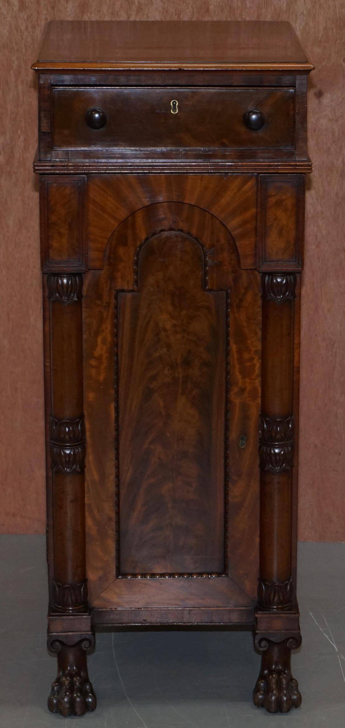 Paire de Grands Cabinets Latéraux William IV 1830 en Bois Massif Flammé avec Tiroirs