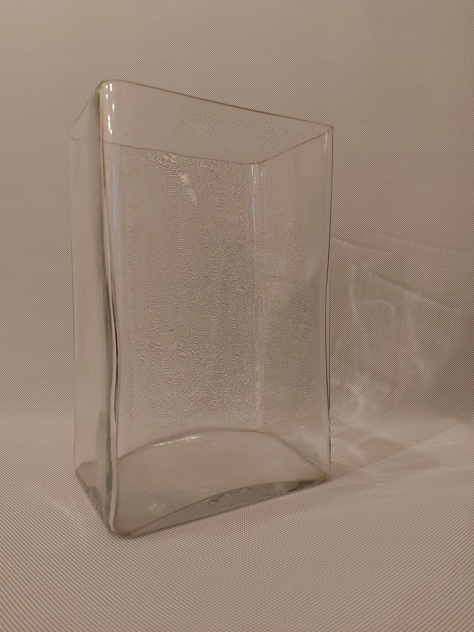 Vase rectangulaire en verre