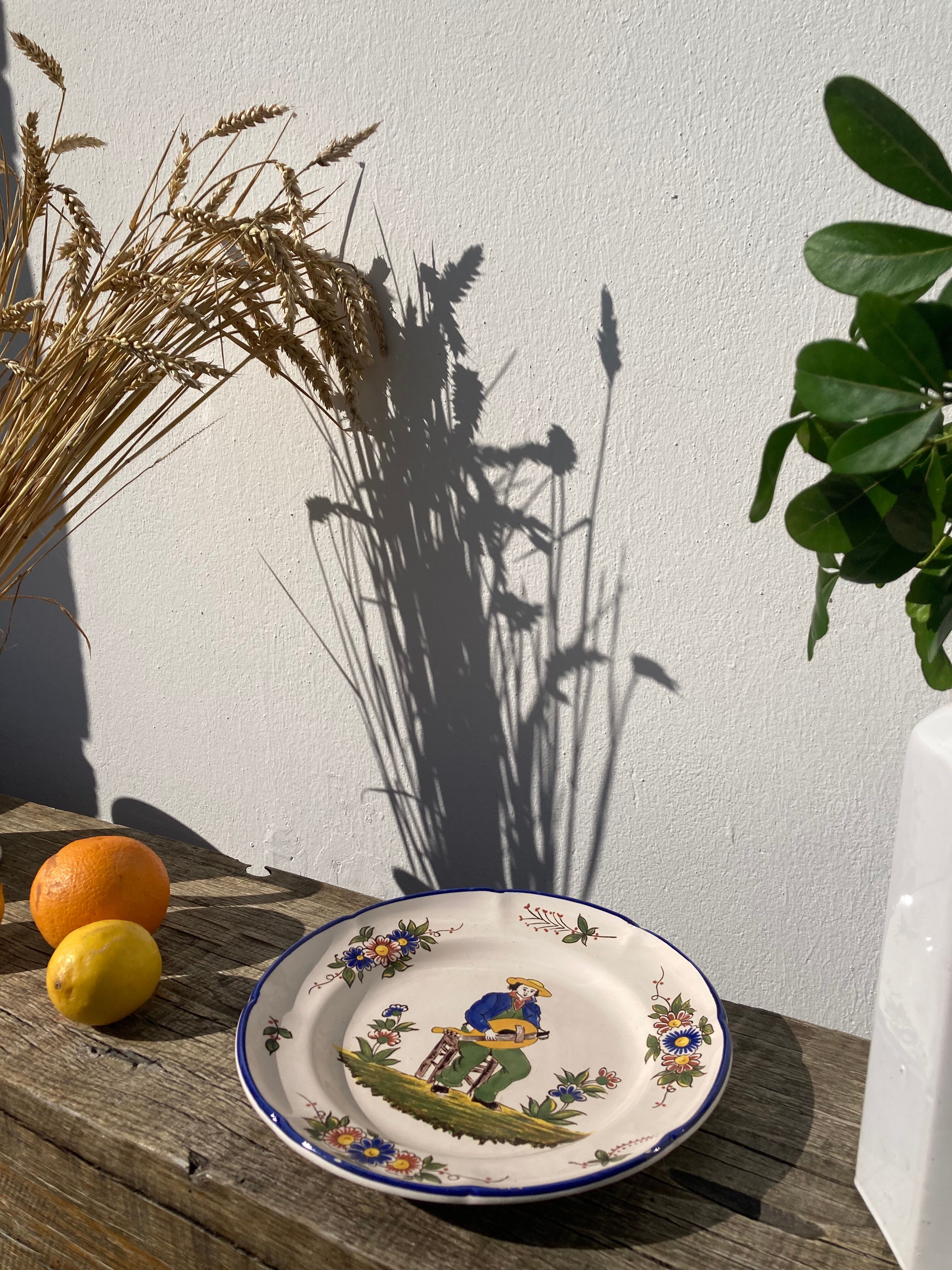 Decorative plate Saint Clement ceramic character decoration
