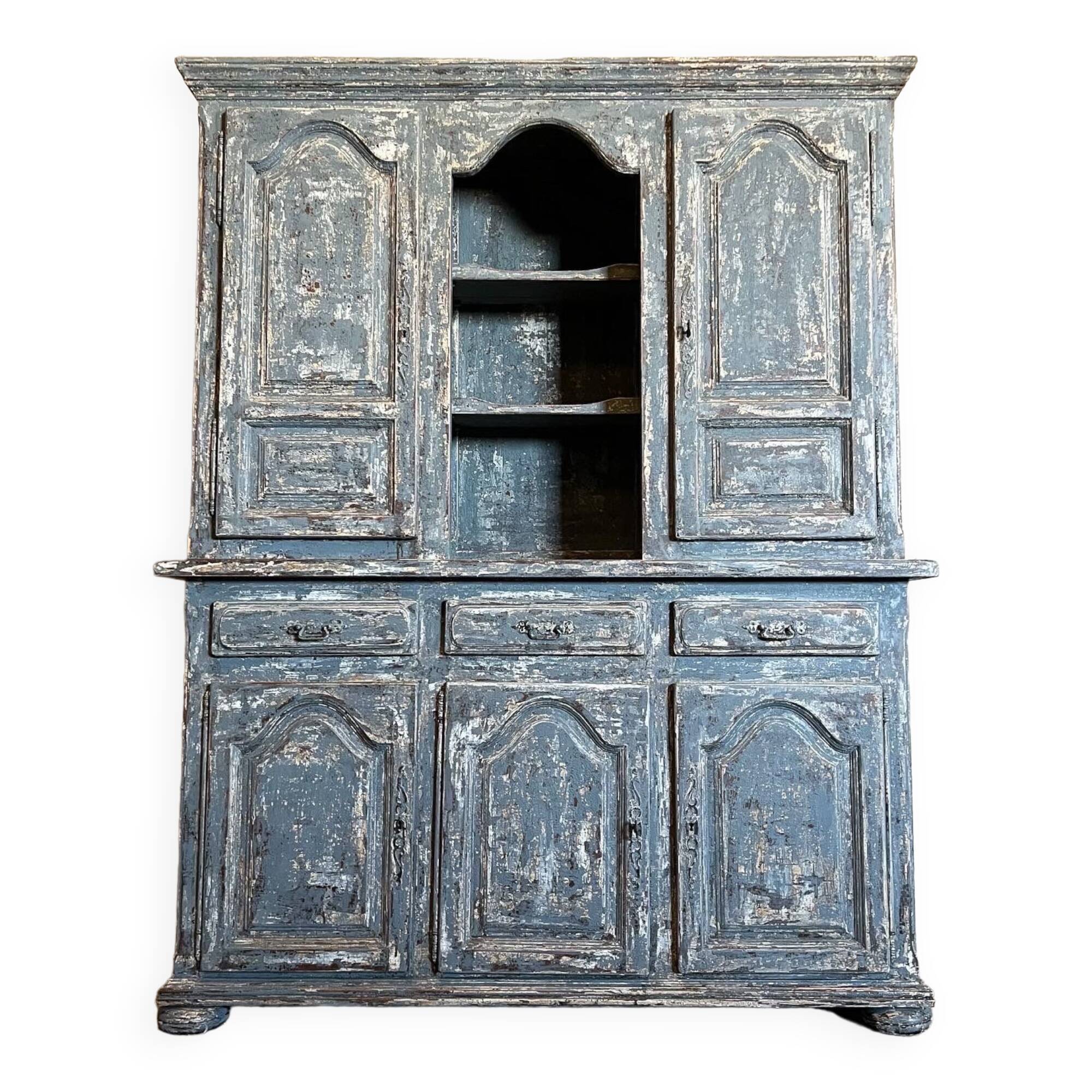 Un buffet deux corps vaisselier en châtaignier mouluré et sc - Lot 179
